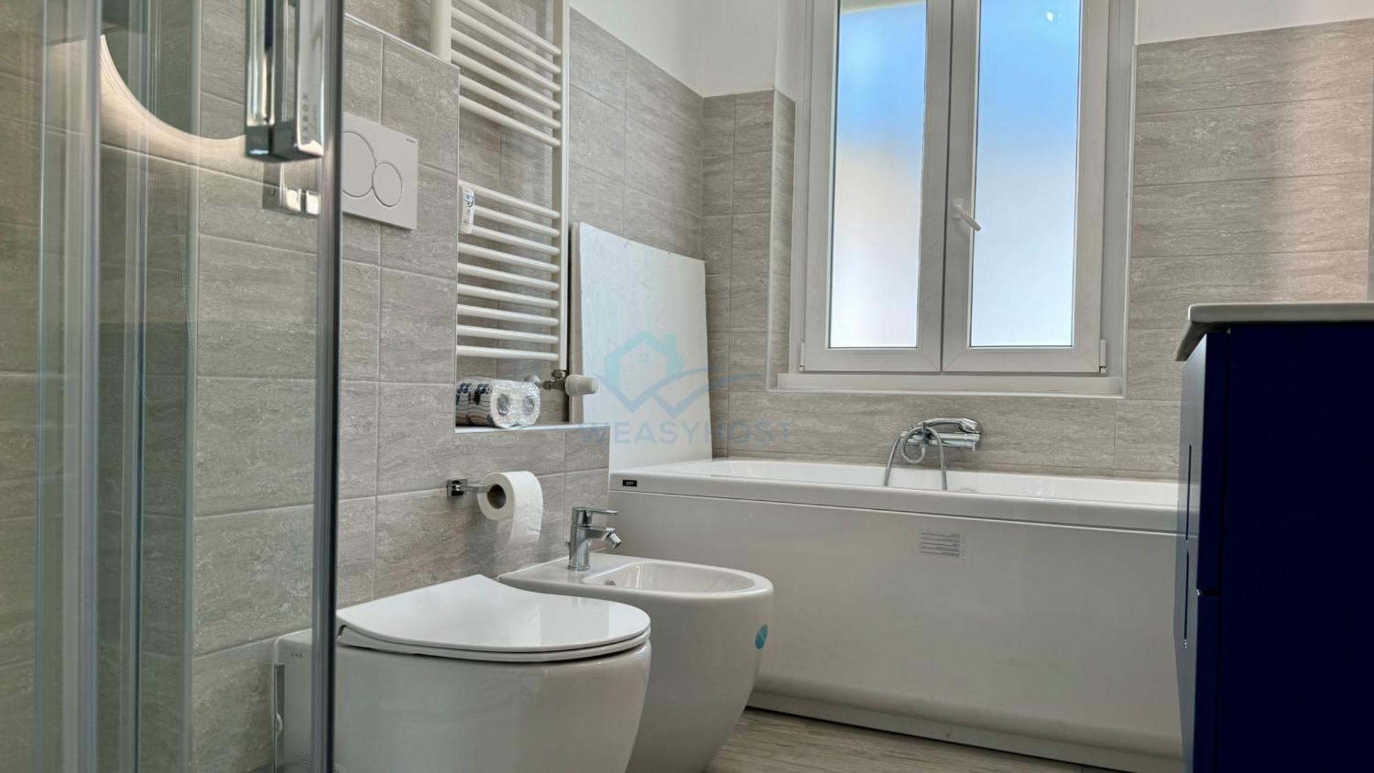 Contemporary Comfort Stylish Modern Roma